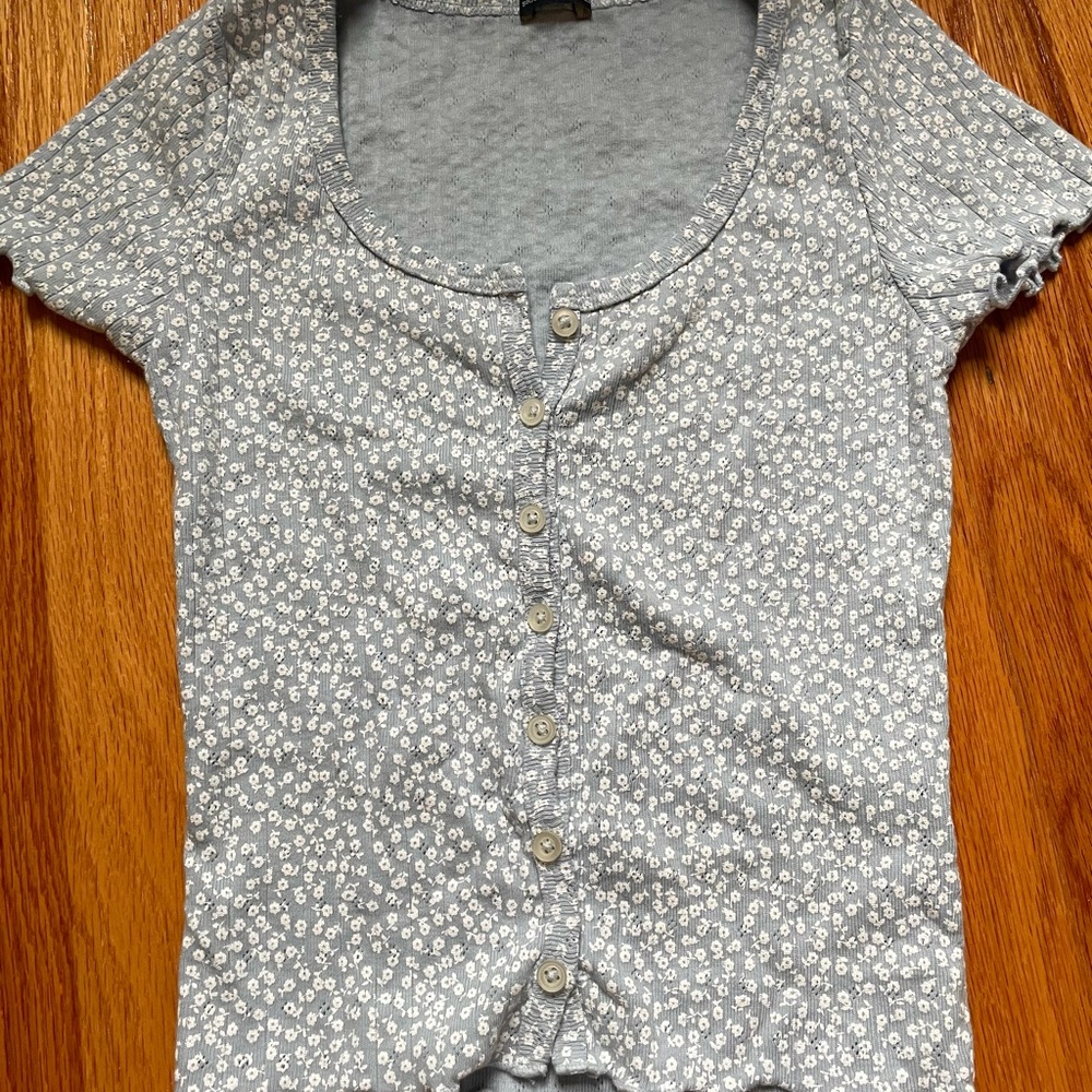 brandy melville blue zelly top floral button up